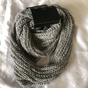 Figure 8 scarf